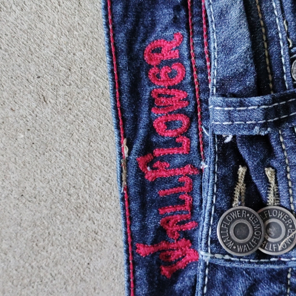 Denim shorts - Picture 2 of 4